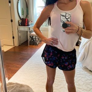 Lululemon Hotty Hot shorts 2.5 size 4